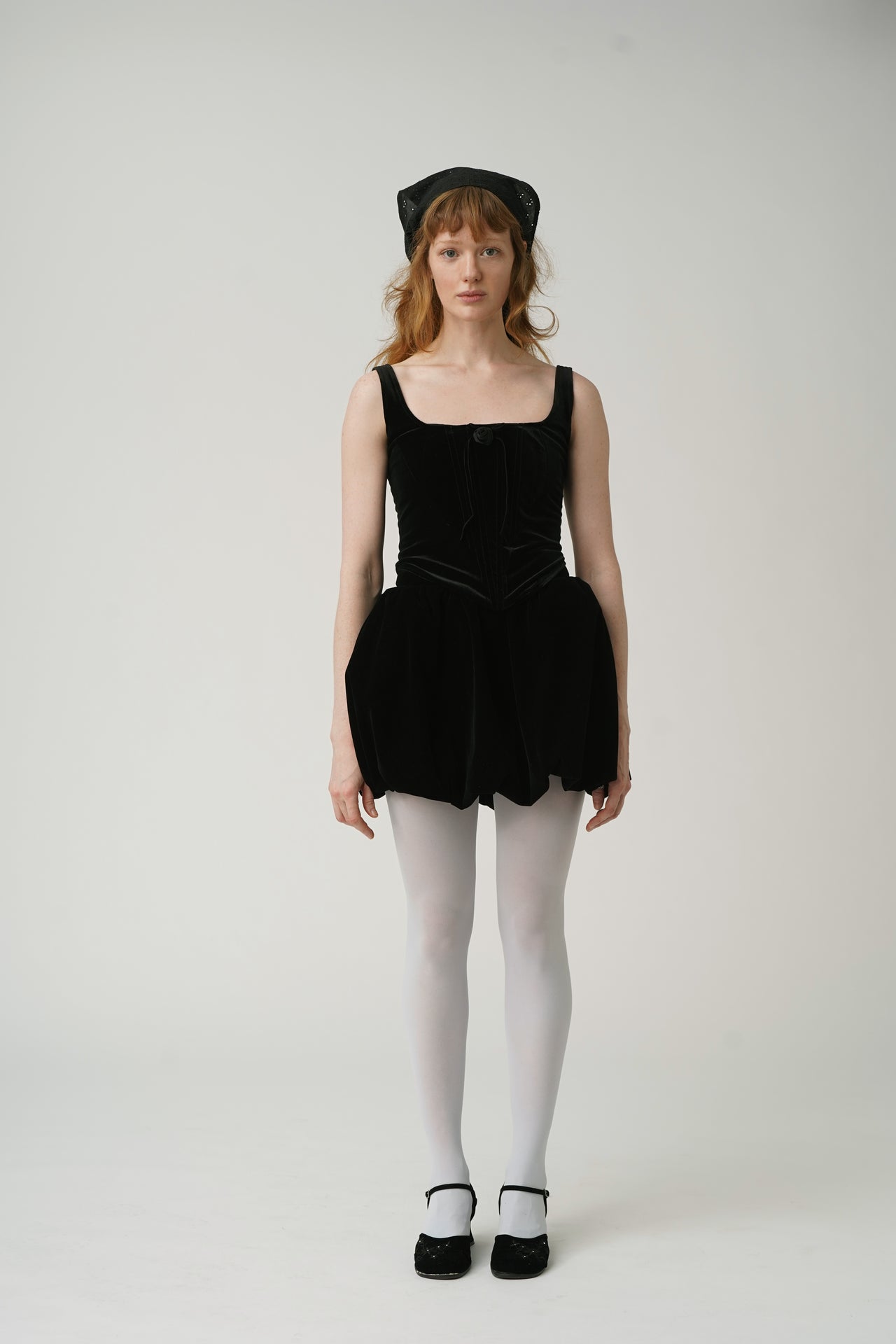 The fairytale doesn’t end at midnight with this fully lined corset top that has a velvet construction with satin center rose and velvet lace detail, an square neck design, and a back center closure.