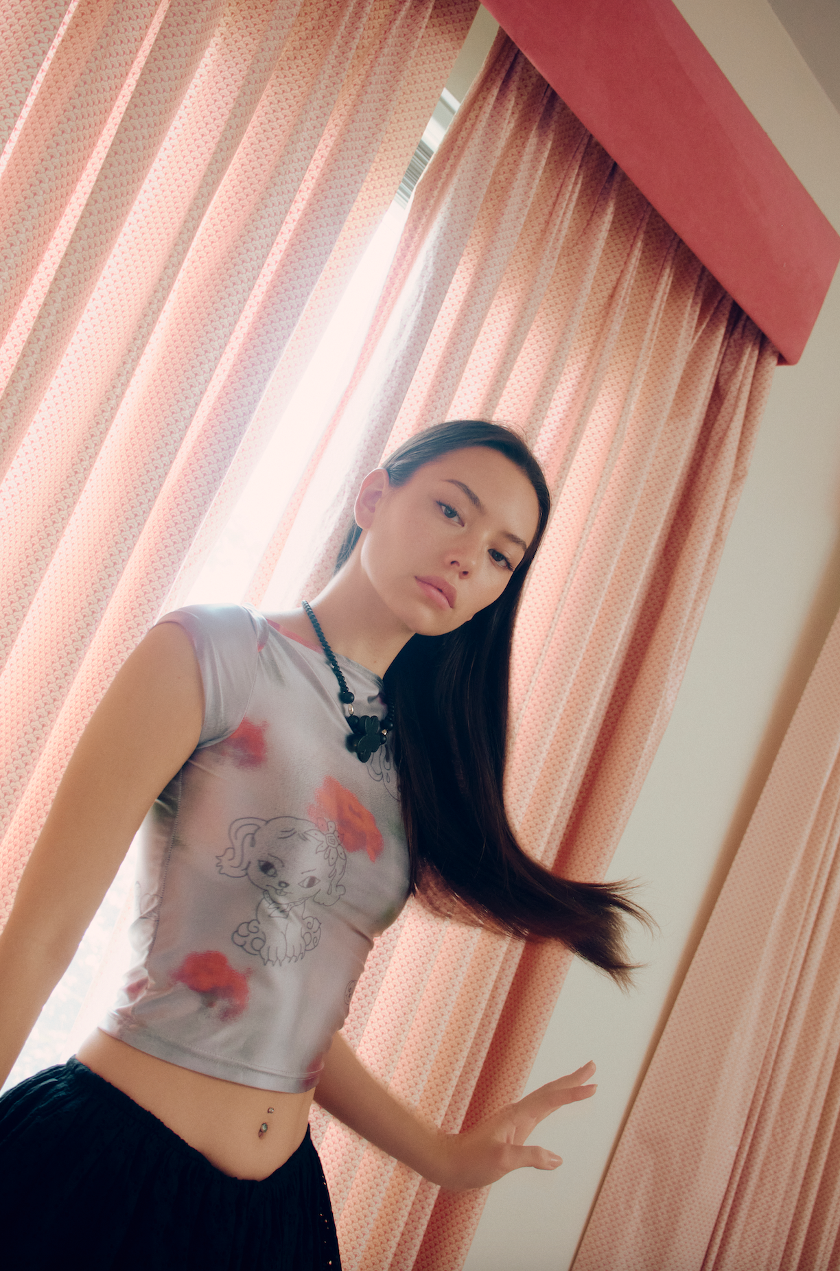 Featuring an iconic crying dog print with red flower, this stretchy soft sheen baby crop top is the must-have item for adding a unique style to your spring and summer wardrobe.